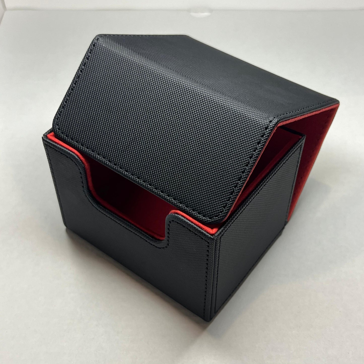 Deck Box - Magnetic - 100+ - Black/Red