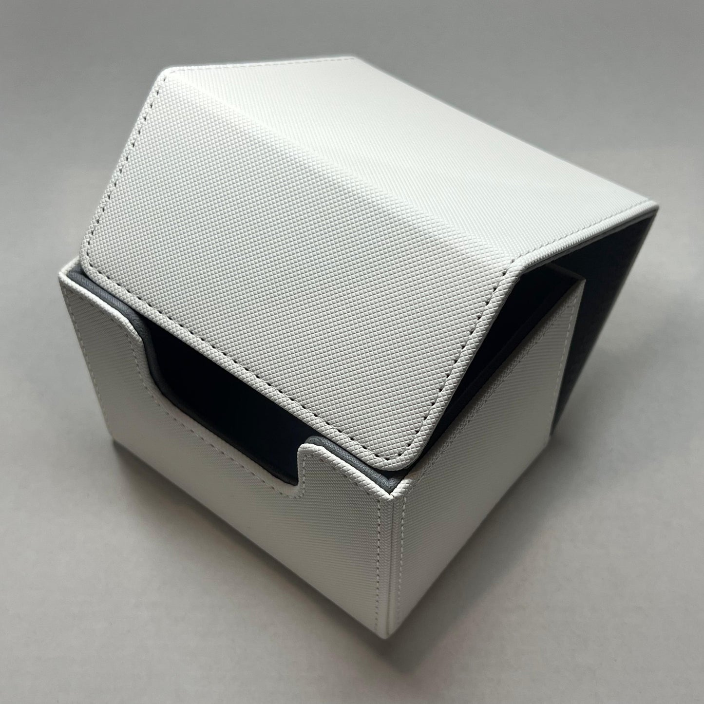 Deck Box - Magnetic - 100+ - White/Grey
